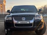 Volkswagen Touareg 2008 года за 8 500 000 тг. в Жезказган – фото 2