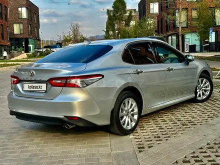 Toyota Camry 2019 года за 14 450 000 тг. в Алматы – фото 12