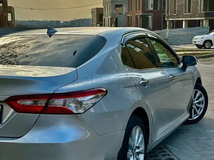 Toyota Camry 2019 года за 14 450 000 тг. в Алматы – фото 17