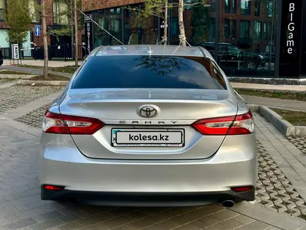 Toyota Camry 2019 года за 14 450 000 тг. в Алматы – фото 4