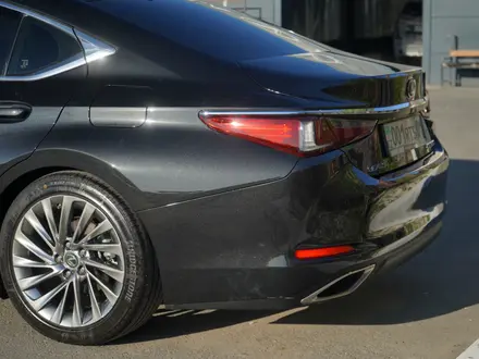 Lexus ES 350 2018 года за 23 500 000 тг. в Атырау – фото 3