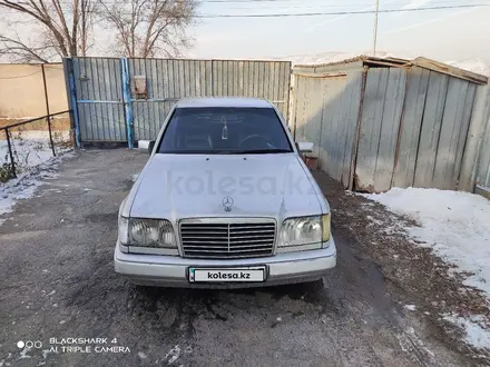 Mercedes-Benz E 220 1993 года за 2 000 000 тг. в Алматы – фото 2