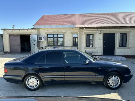 Mercedes-Benz E 280 2000 года за 4 000 000 тг. в Атырау – фото 5