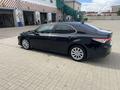 Toyota Camry 2021 года за 15 200 000 тг. в Актобе – фото 4