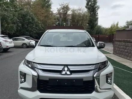 Mitsubishi L200 2023 года за 13 500 000 тг. в Атырау – фото 2