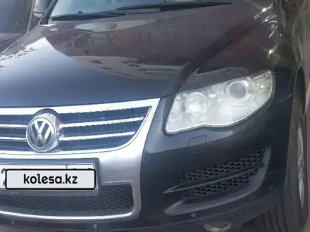 Volkswagen Touareg 2010 года за 6 500 000 тг. в Астана