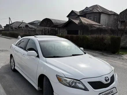 Toyota Camry 2011 года за 7 300 000 тг. в Шымкент – фото 2