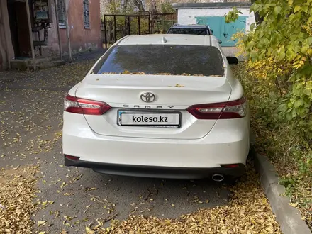 Toyota Camry 2019 года за 13 800 000 тг. в Караганда – фото 25