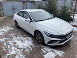 Hyundai Elantra 2024 года за 8 900 000 тг. в Алматы – фото 2