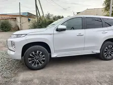 Mitsubishi Montero Sport, 2022