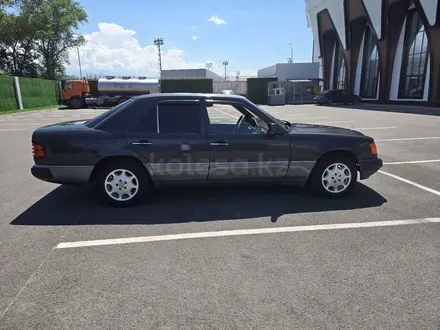 Mercedes-Benz E 230 1992 года за 1 700 000 тг. в Алматы – фото 4
