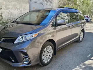 Toyota Sienna, 2015