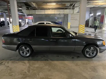 Mercedes-Benz E 230 1988 года за 950 000 тг. в Караганда – фото 7