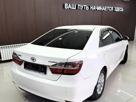 Toyota Camry 2015 года за 9 000 000 тг. в Актобе – фото 2