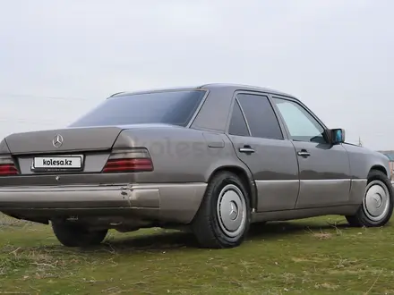 Mercedes-Benz E 230 1992 года за 1 000 000 тг. в Абай (Келесский р-н) – фото 16