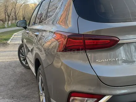 Hyundai Santa Fe 2019 года за 14 200 000 тг. в Караганда – фото 2