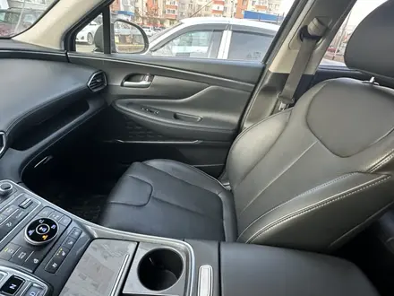 Hyundai Santa Fe 2022 года за 15 000 000 тг. в Актобе – фото 19