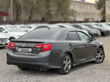 Toyota Camry 2014 года за 8 450 000 тг. в Актобе – фото 4