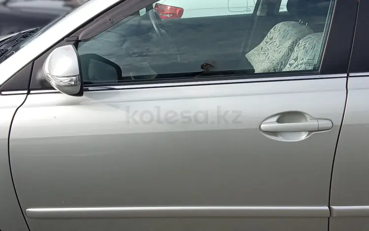 Двери передние Toyota Avensis (T250) за 45 000 тг. в Усть-Каменогорск