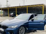 BMW 540i G30 с водителем, бизнес-класс, трансфер в Шымкент