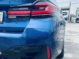 BMW 540i G30 с водителем, бизнес-класс, трансфер в Шымкент – фото 4