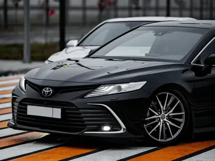 Toyota Camry 2022 года за 15 000 000 тг. в Алматы – фото 3