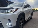 Toyota Highlander 2018 годаүшін19 000 000 тг. в Алматы – фото 2