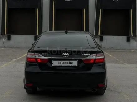 Toyota Camry 2015 года за 10 100 000 тг. в Сатпаев – фото 3