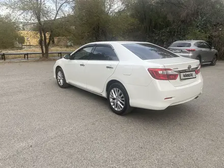 Toyota Camry 2014 года за 9 800 000 тг. в Атырау – фото 3