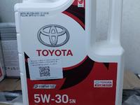 Оригинальное моторное масло Toyota 5w30үшін15 000 тг. в Атырау