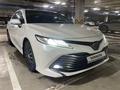 Toyota Camry 2020 года за 15 500 000 тг. в Астана – фото 2