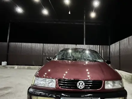 Volkswagen Passat 1996 года за 900 000 тг. в Туркестан – фото 2