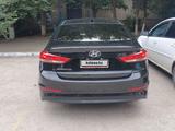 Hyundai Elantra 2018 годаfor6 000 000 тг. в Актобе – фото 4