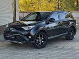 Toyota RAV4 2019 года за 11 950 000 тг. в Актобе