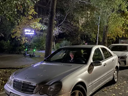 Mercedes-Benz C 180 2002 года за 3 000 000 тг. в Алматы – фото 4