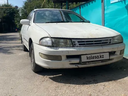 Toyota Carina 1995 года за 900 000 тг. в Алматы – фото 2