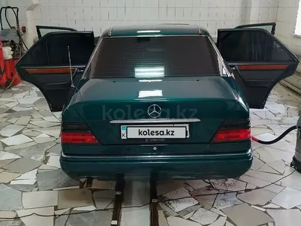 Mercedes-Benz E 200 1994 года за 2 850 000 тг. в Павлодар – фото 18