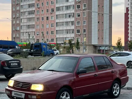 Volkswagen Vento 1997 года за 1 750 000 тг. в Шымкент – фото 2