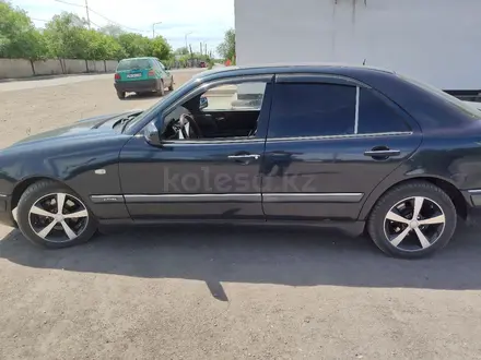 Mercedes-Benz E 230 1997 года за 1 300 000 тг. в Караганда