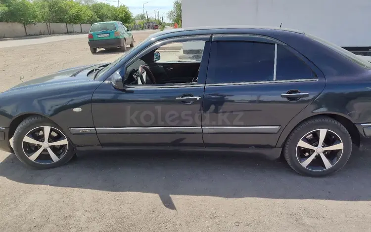 Mercedes-Benz E 230 1997 года за 1 300 000 тг. в Караганда