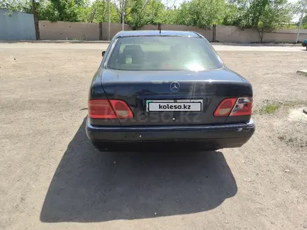 Mercedes-Benz E 230 1997 года за 1 300 000 тг. в Караганда – фото 4