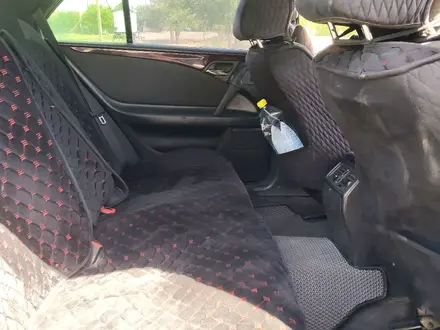 Mercedes-Benz E 230 1997 года за 1 300 000 тг. в Караганда – фото 6