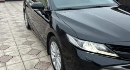 Toyota Camry 2018 года за 14 500 000 тг. в Атырау – фото 4