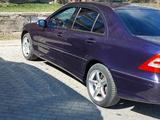 Mercedes-Benz C 180 2001 года за 3 600 000 тг. в Усть-Каменогорск – фото 4