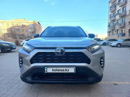 Toyota RAV4 2021 года за 15 000 000 тг. в Жанаозен