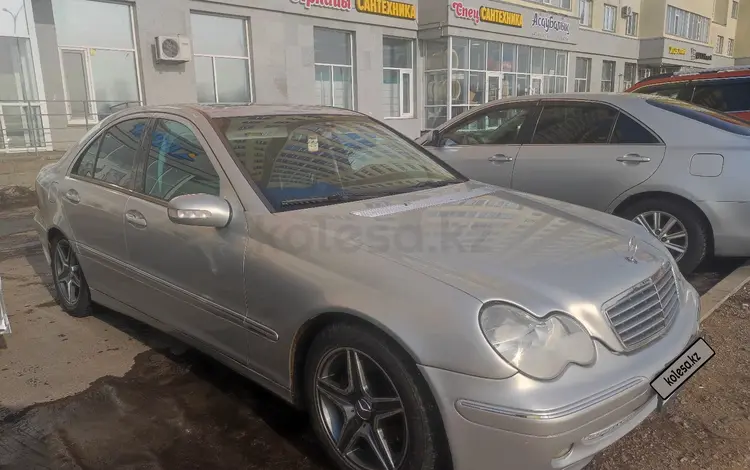 Mercedes-Benz C 200 2002 годаfor3 300 000 тг. в Астана