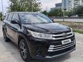 Toyota Highlander 2018 года за 16 700 000 тг. в Алматы
