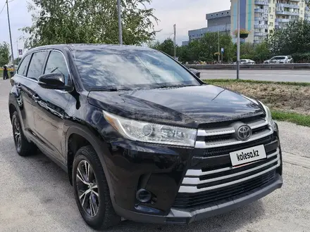 Toyota Highlander 2018 года за 16 700 000 тг. в Алматы