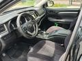 Toyota Highlander 2018 года за 16 700 000 тг. в Алматы – фото 8