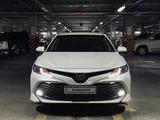 Toyota Camry 2018 года за 14 000 000 тг. в Атырау – фото 2